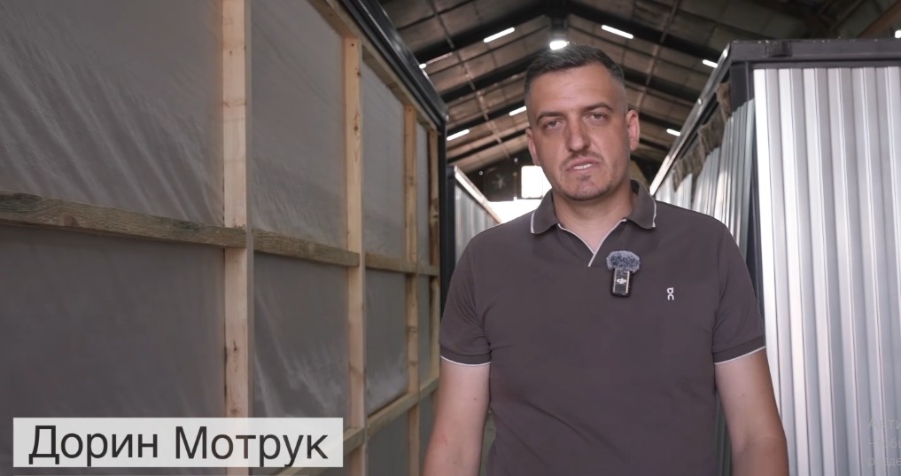 Кадр из видео о производстве бытовок Модуль-Комфорт